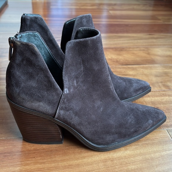 Vince Camuto Shoes - NWOT Vince Camuto ankle boots